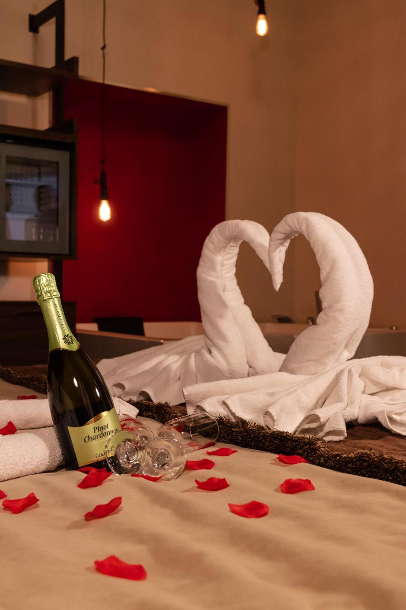 Duomo Luxury Suites ナポリ エクステリア 写真